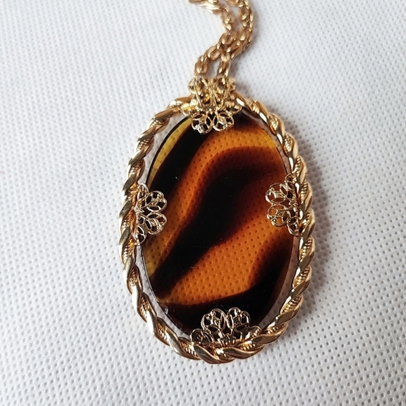 Glass Tortoise Striped Outrageous Filigree Setting Gold Tone Open Back Necklace - Picture 1 of 7